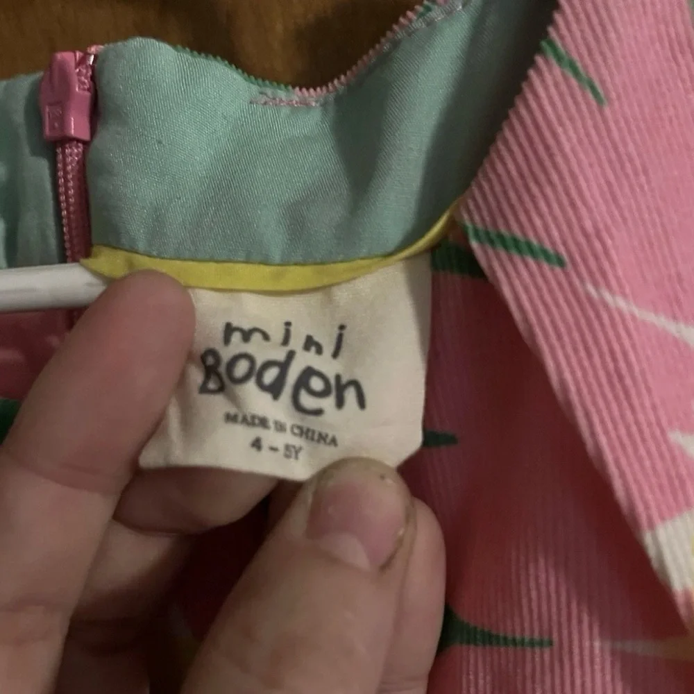 Mini Boden Girls size 4/5 Year corduroy pinnie dress floral - Picture 2 of 3